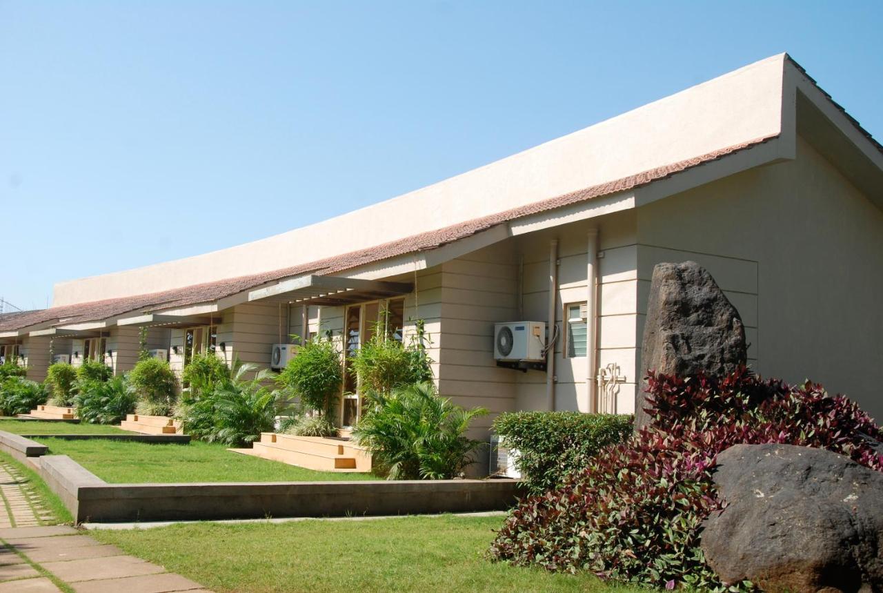 Manas Resort With Petting Zoo, Igatpuri Exterior photo