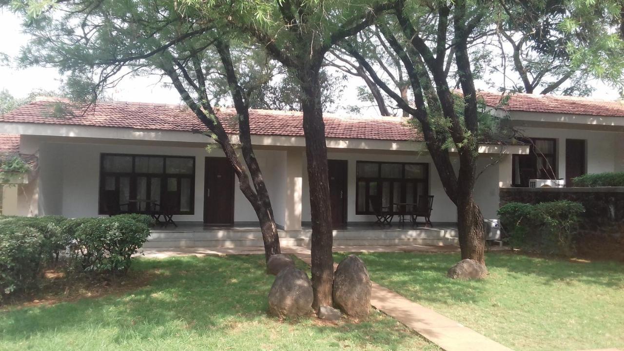 Manas Resort With Petting Zoo, Igatpuri Exterior photo
